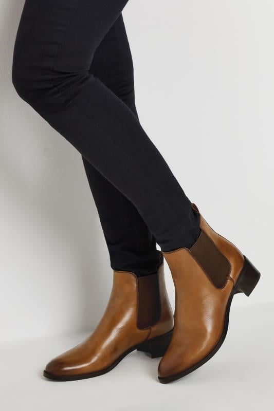 evans LTS Brown Leather Block Heel Chelsea Boots In Standard Fit
