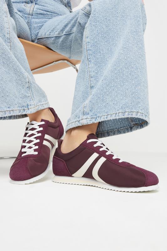 evans LTS Burgundy Red Runner Contrast Stripe Trainers In Standard Fit