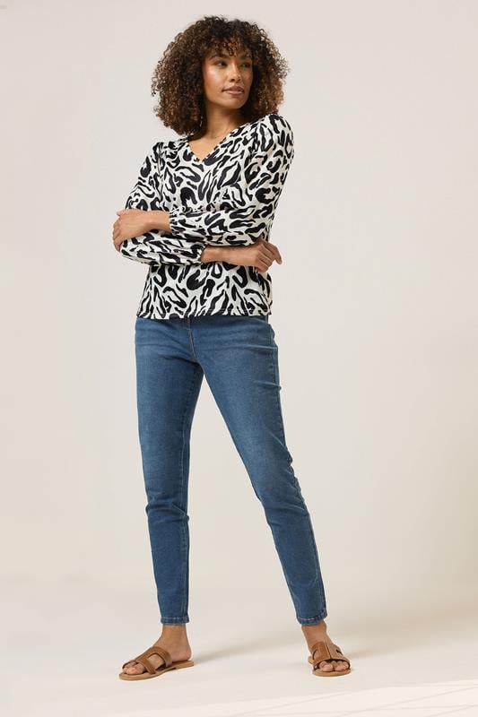 Evans M&Co Ivory White Animal Print Long Sleeve V-Neck Top