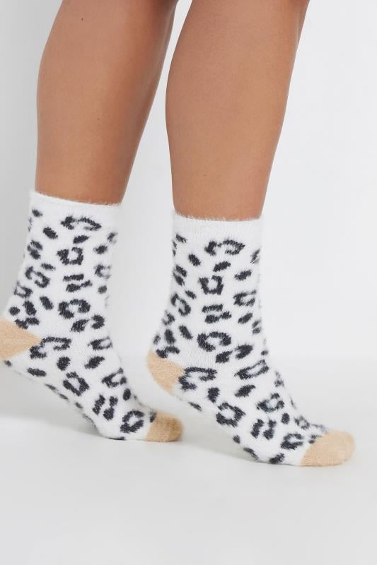 evans Yours 2 PACK Black & White Leopard Print Ankle Socks
