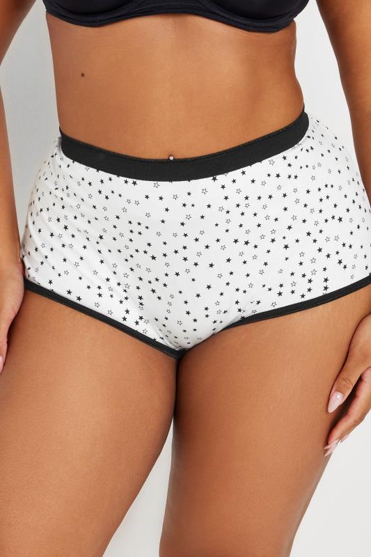 Evans YOURS 5 PACK Curve Black & White Star Print High Waisted Shorts