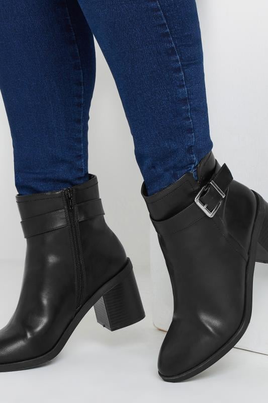 evans Yours Black Block Heel Buckle Boot In Wide EEE Fit