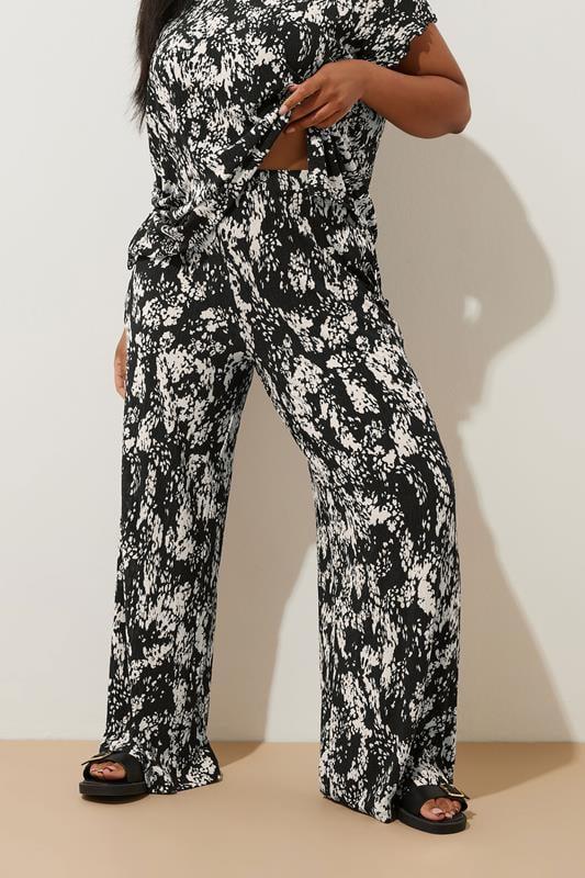 Evans YOURS Curve Black Abstract Print Plisse Wide Leg Trousers