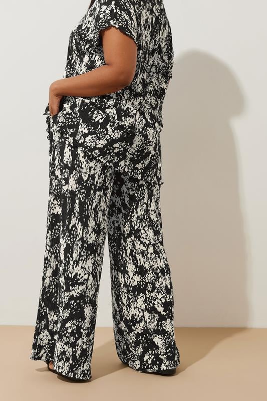 Evans YOURS Curve Black Abstract Print Plisse Wide Leg Trousers