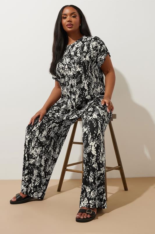 evans YOURS Curve Black Abstract Print Plisse Wide Leg Trousers