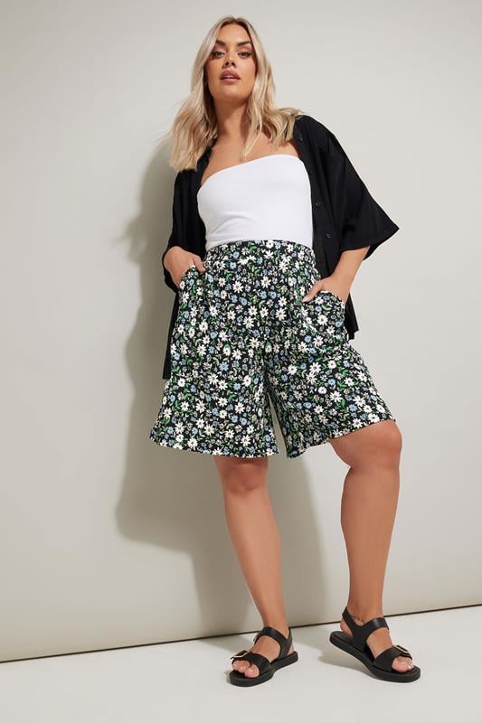 evans YOURS Curve Black Ditsy Floral Textured Shorts