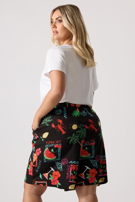 Evans YOURS Curve Black Summer Postcard Print Shorts