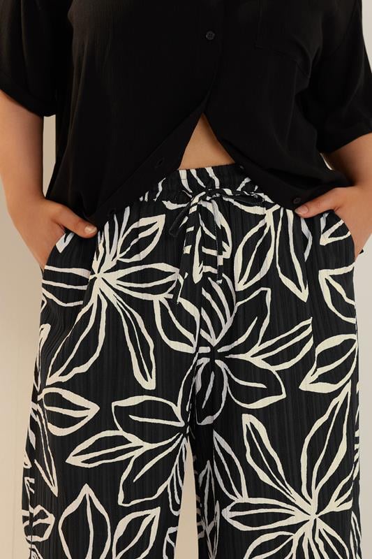 Evans YOURS Curve Black & White Floral Print Textured Wide Leg Trousers