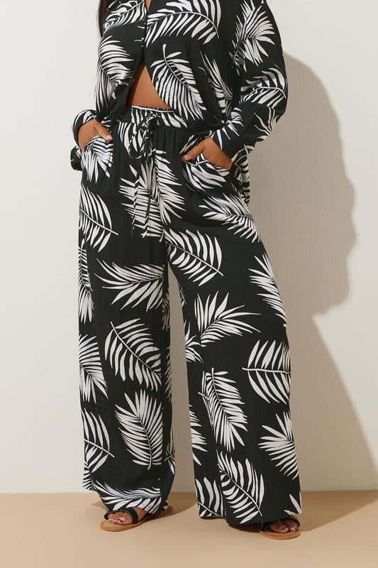 Evans YOURS Curve Black & White Palm Print Crinkle Wide Leg Trousers