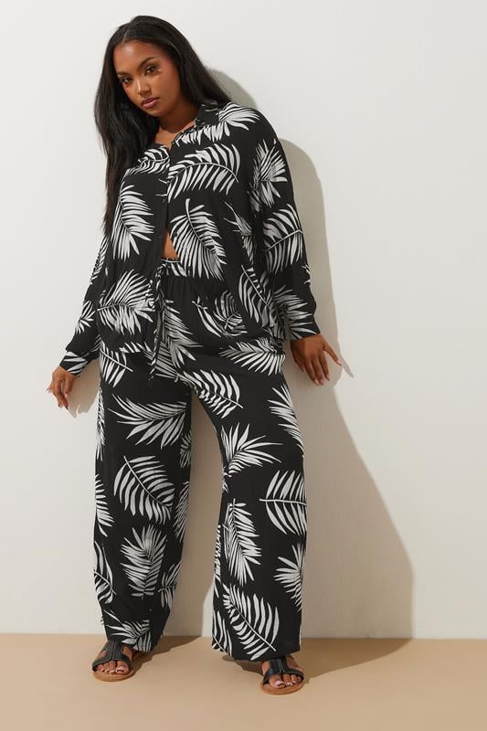 Evans YOURS Curve Black & White Palm Print Crinkle Wide Leg Trousers