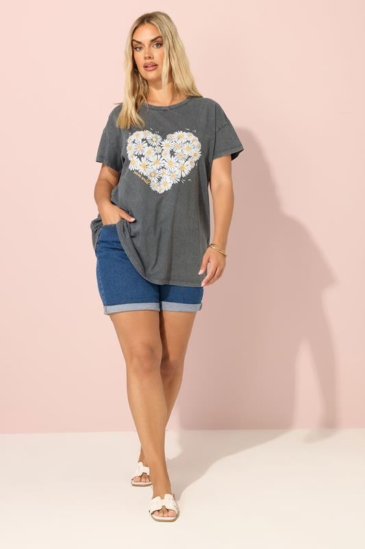 Evans YOURS Curve Grey Acid Wash Daisy Heart Print T-Shirt