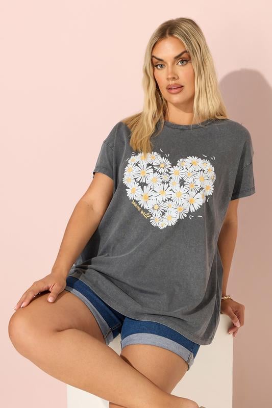 evans YOURS Curve Grey Acid Wash Daisy Heart Print T-Shirt