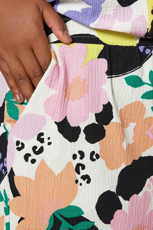 Evans YOURS Curve White Floral Textured Jersey Shorts