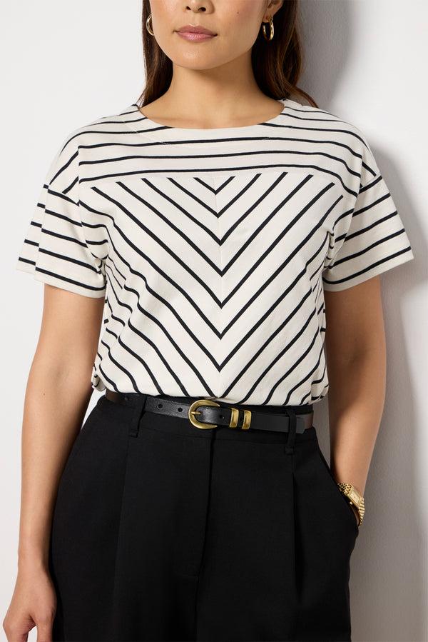 Everve Caroline Chevron Half Sleeve Top Ivory/Black