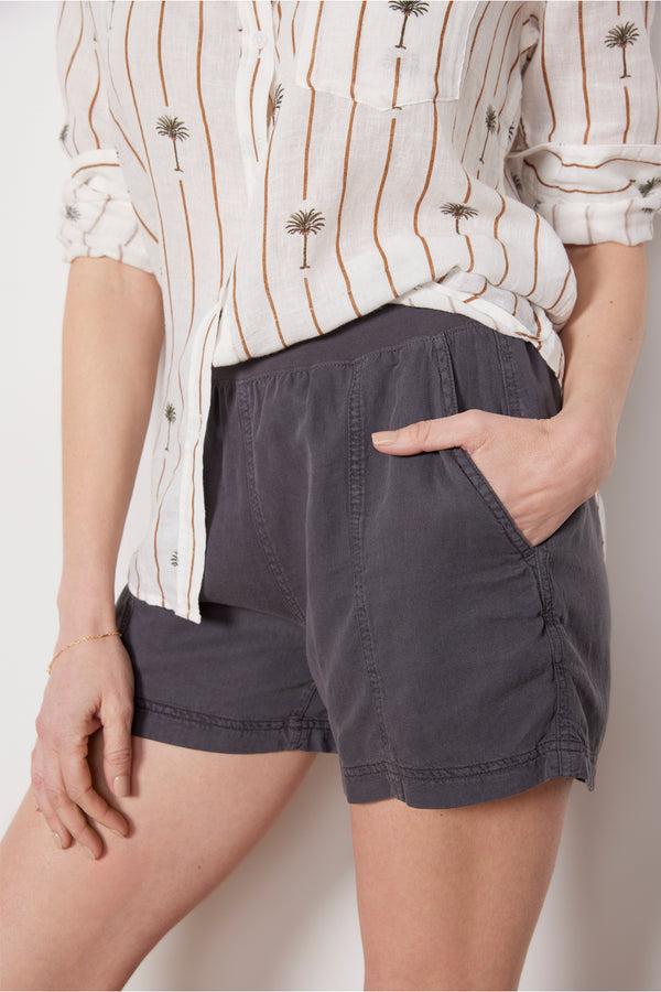 Everve Arlie Day Short Fadedblack