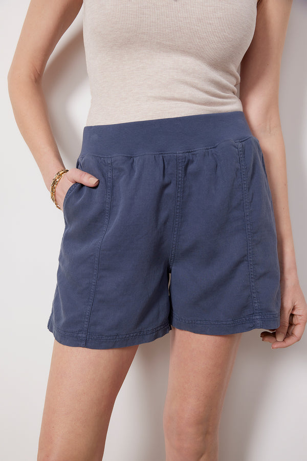 Everve Arlie Day Short Navy