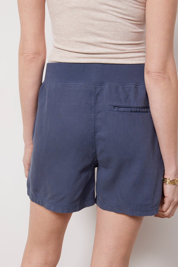 Everve Arlie Day Short Navy