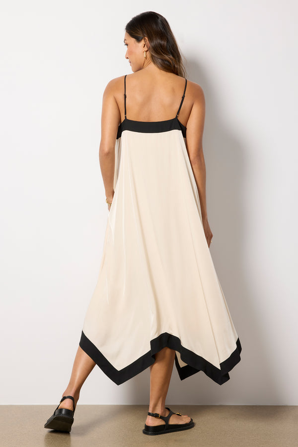 Everve Ava Midi Dress Black/White