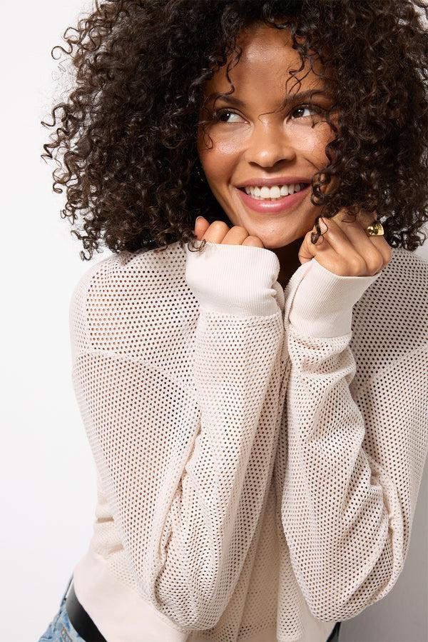 Everve Aviva Cropped Mesh V Neck Cement