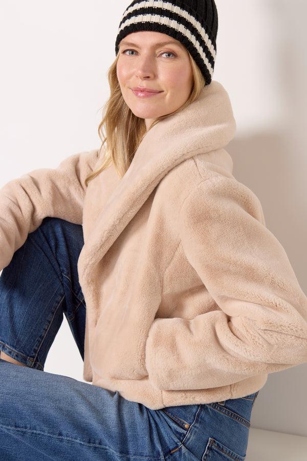 Everve Be My Guest Faux Fur Jacket Tan