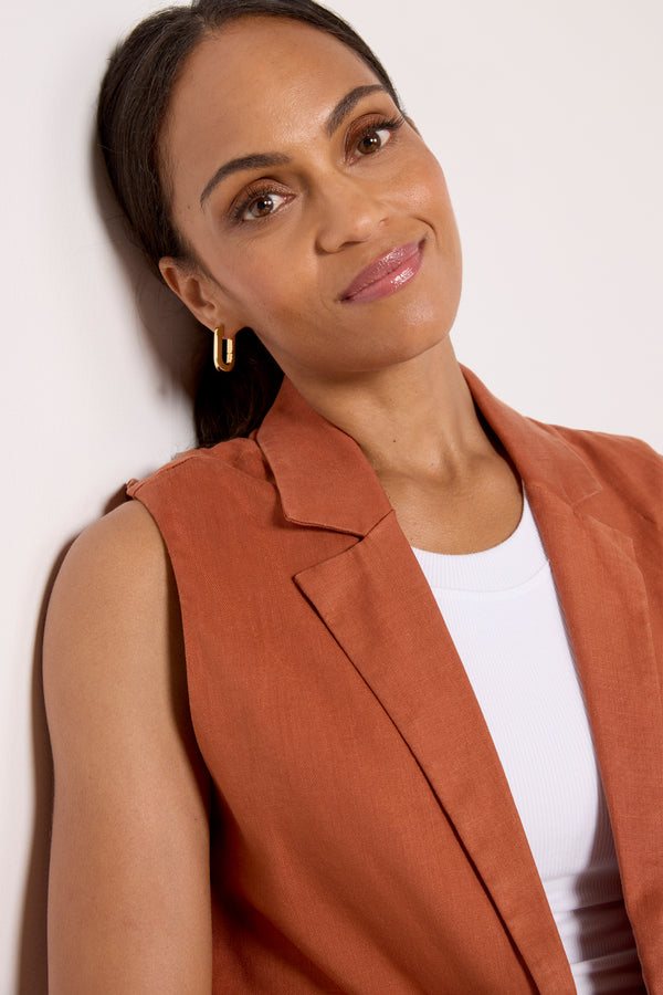 Everve Cali Linen Vest Rust