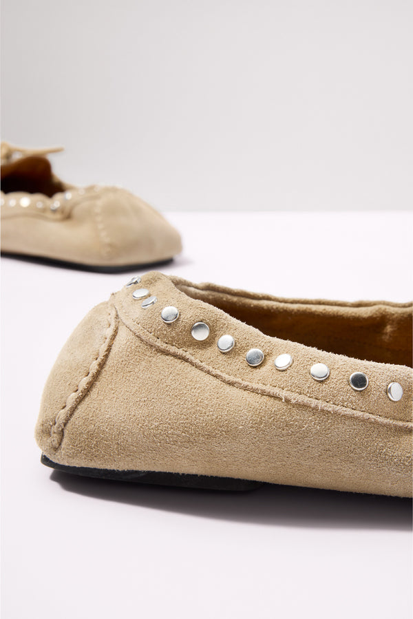 Everve Calla Suede Studs Loafers Beige