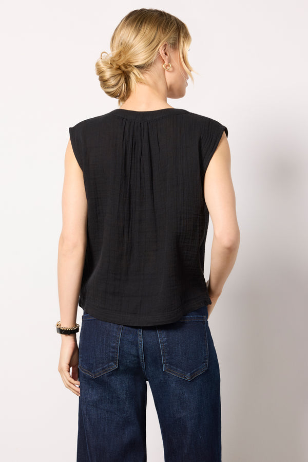 Everve Callie V Neck Airy Top Black