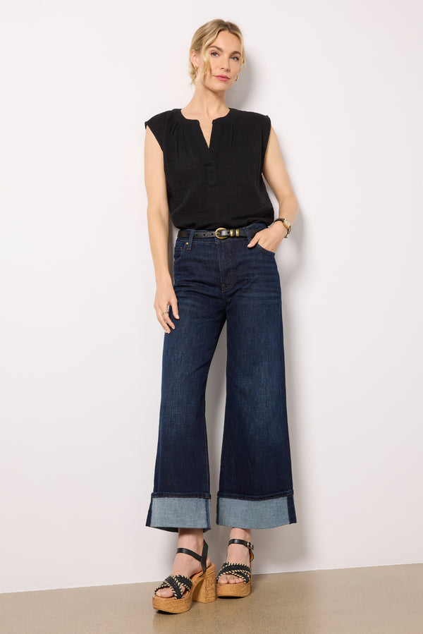 everve Callie V Neck Airy Top Black