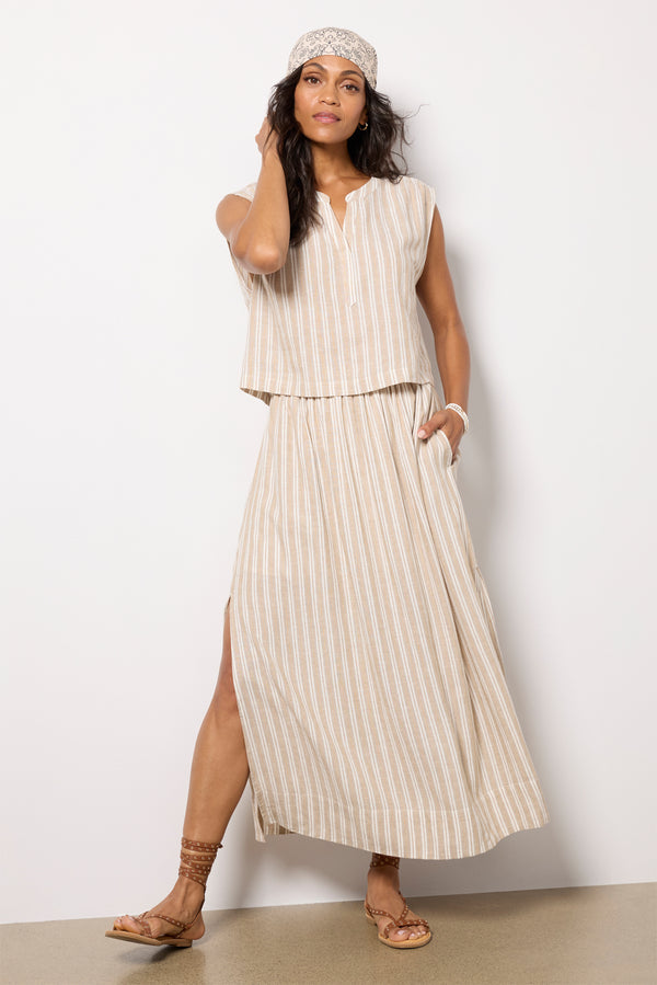 Everve Callie V Neck Top Pebblemoon