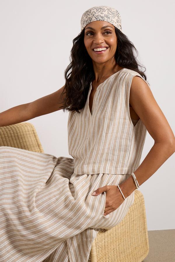 Everve Callie V Neck Top Pebblemoon