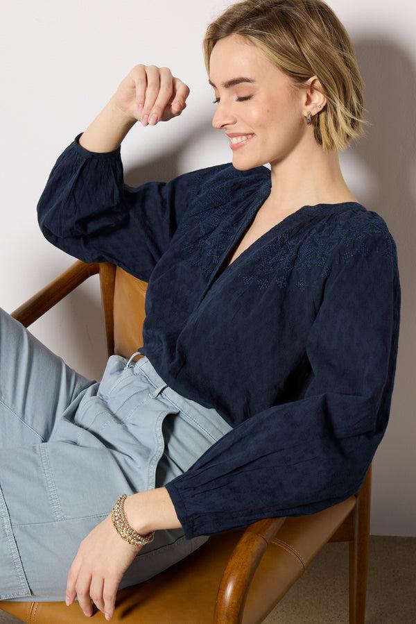 Everve Carina Blouse Navy