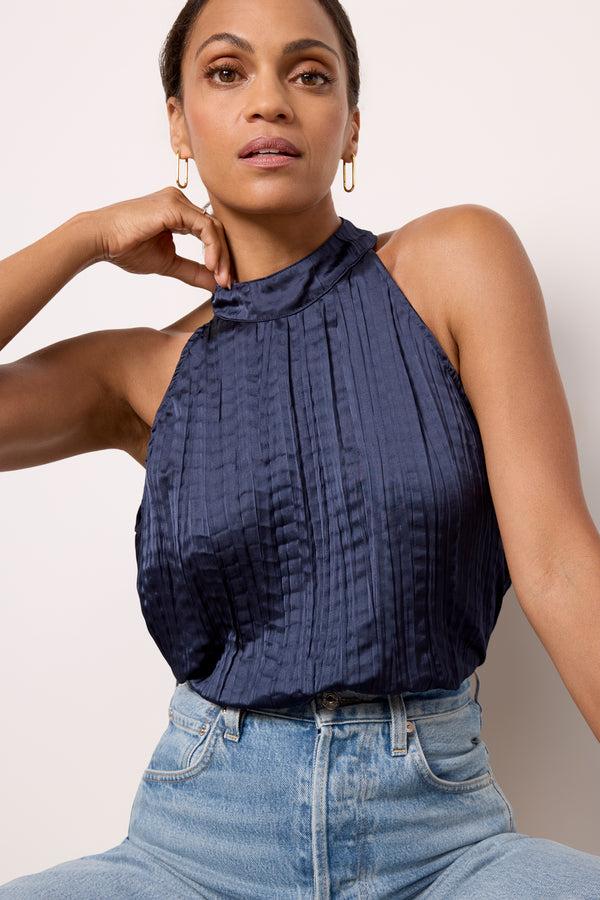 Everve Crinkle Halter Tank Navyblazer