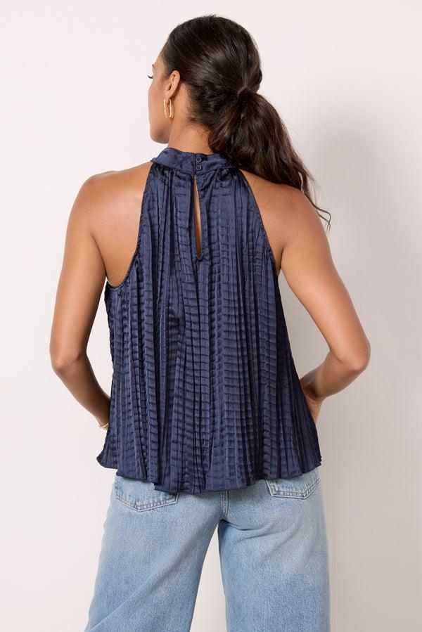 Everve Crinkle Halter Tank Navyblazer