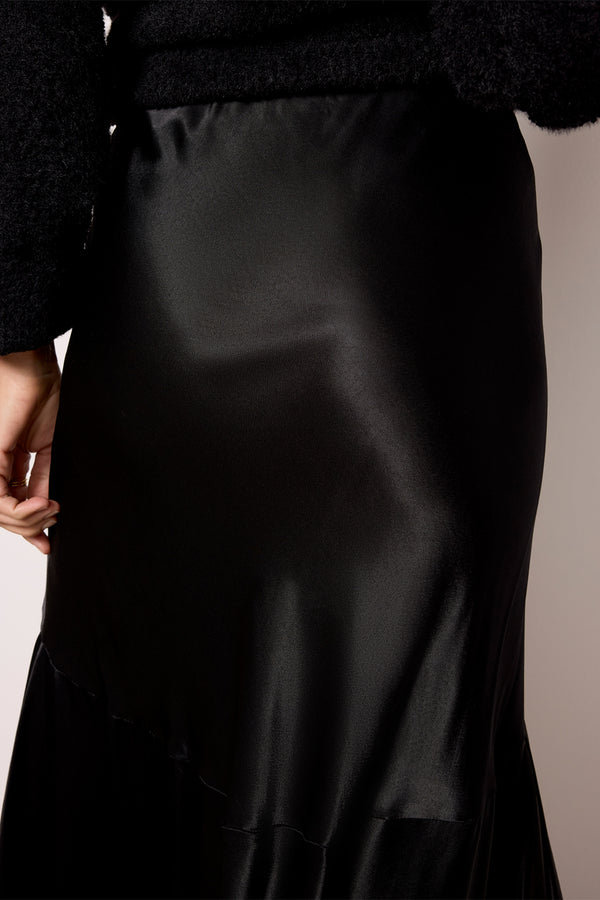 Everve Edwina Satin Skirt Black