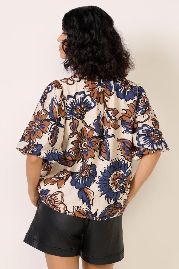 Everve Elowyn Short Sleeve Blouse Ecru