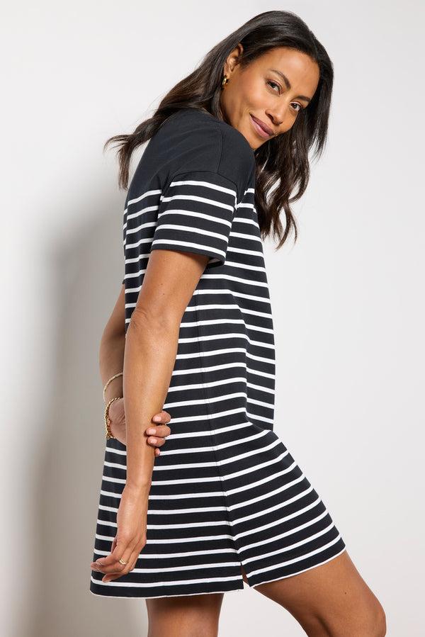 Everve Emersyn T-Shirt Dress Black