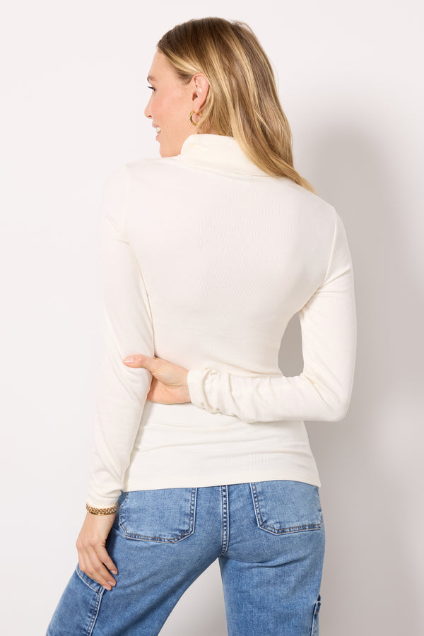 Everve Essential Turtleneck Ivory