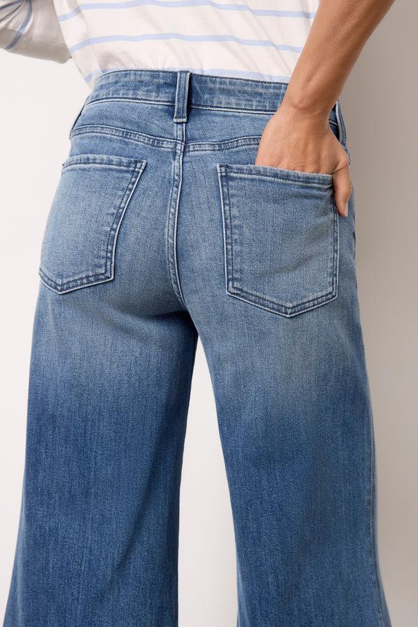 Everve Goldie W Exaggerated Hem Vision