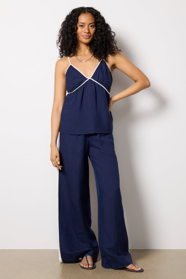 Everve Hazel Linen Contrast Cami Navy/Bone