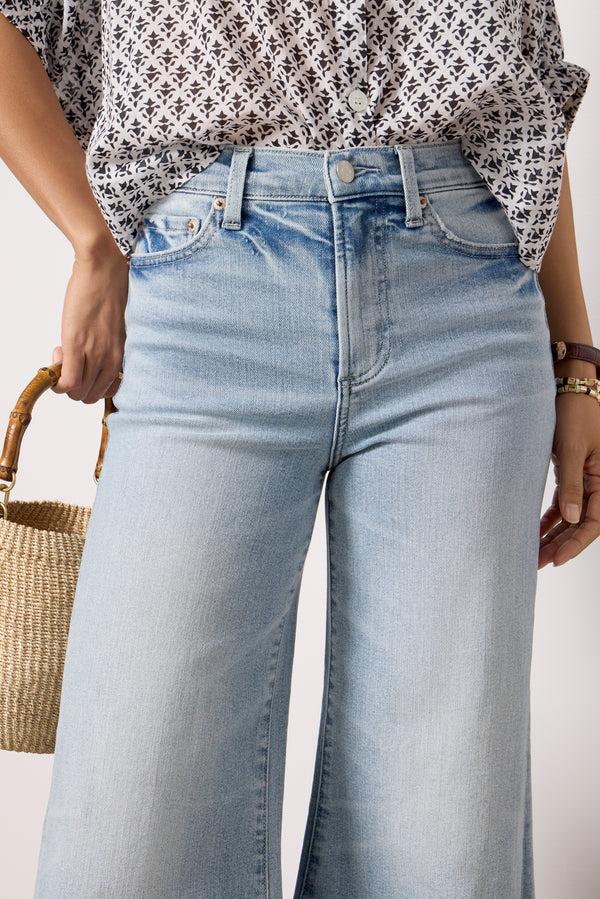 Everve Izzy Crop Strive