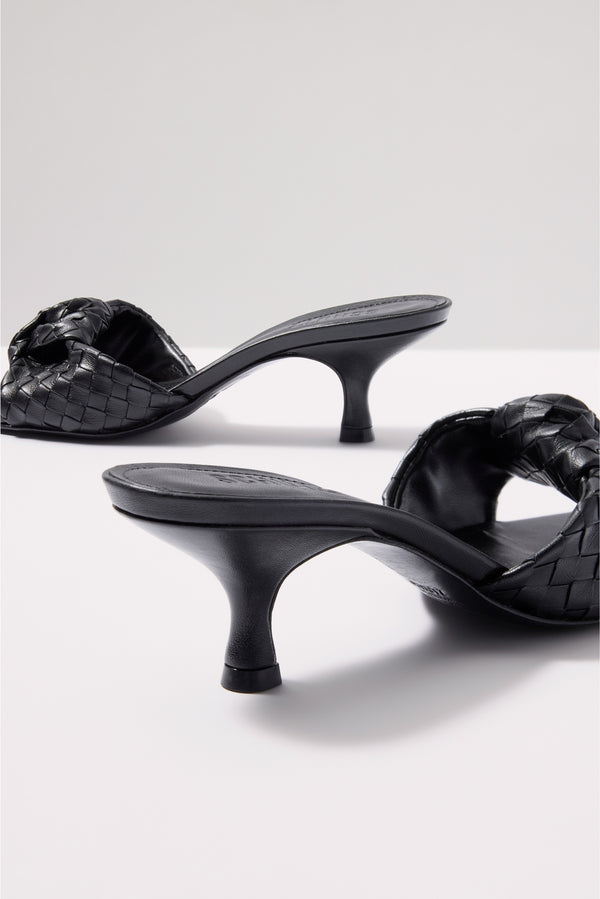 Everve Kareena Knot Mule Black