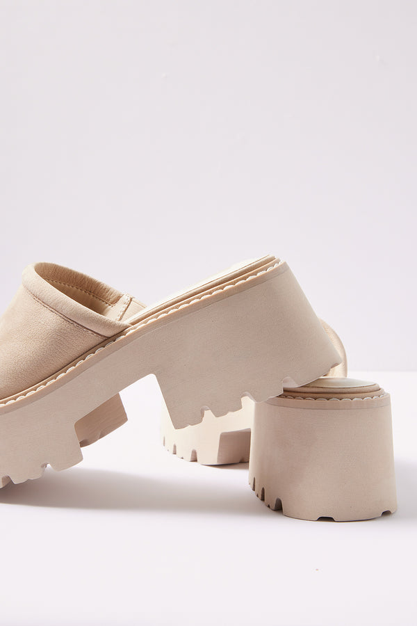 Everve Leora Clog Dune