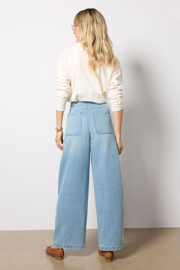 Everve Lottie Featherweight Jean Qualifier