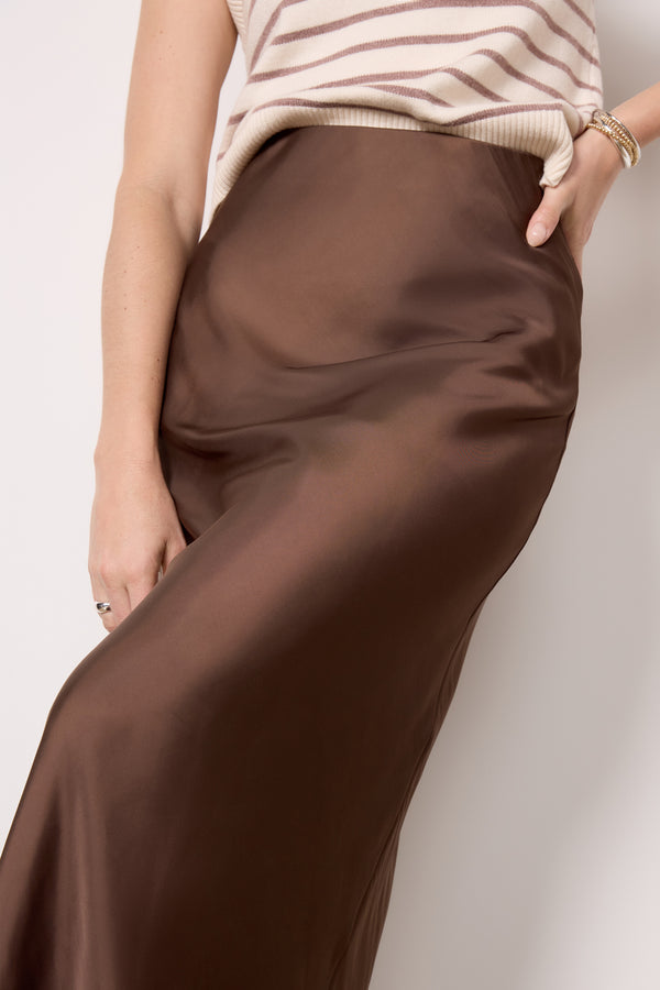 Everve Maddie Satin Skirt Chocolatebrown