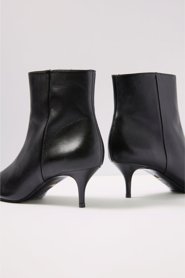 Everve Mikki Mid Heel Bootie Black