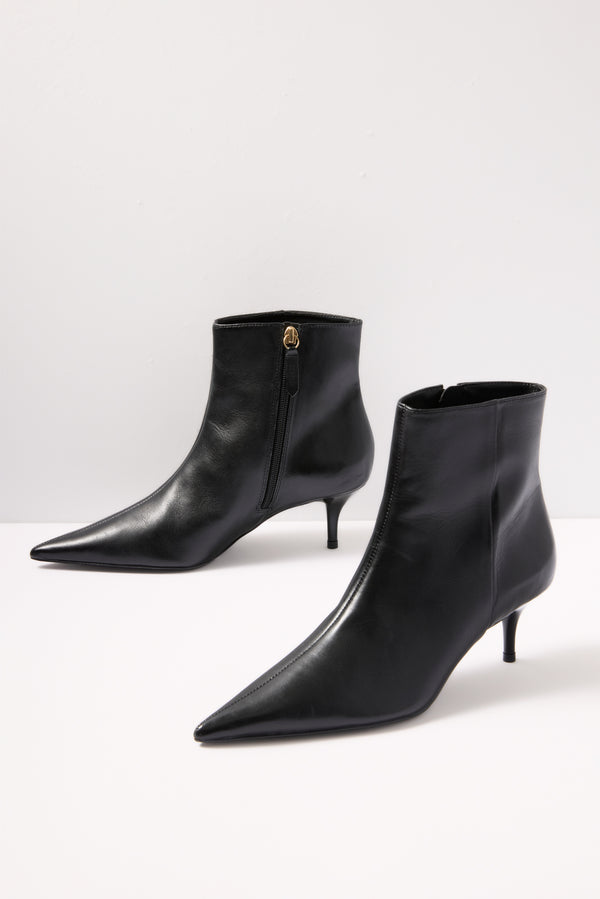 everve Mikki Mid Heel Bootie Black