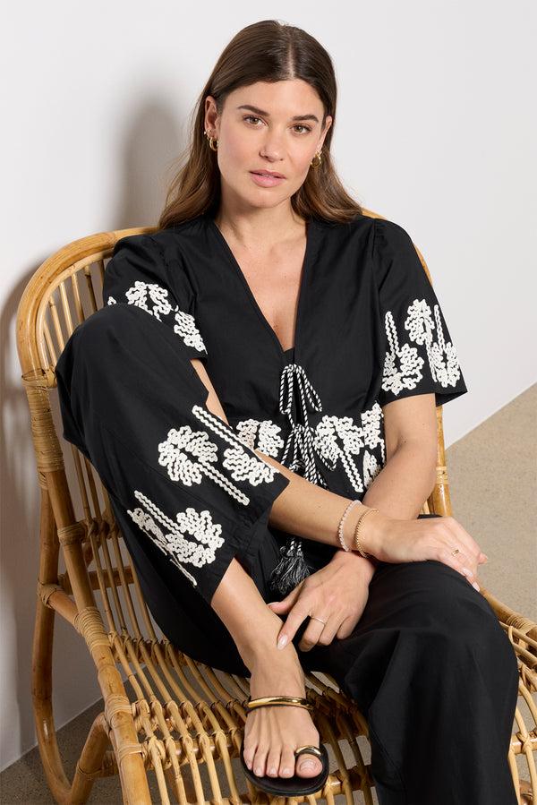 Everve Pari Blouse Blackivorypalmtrees