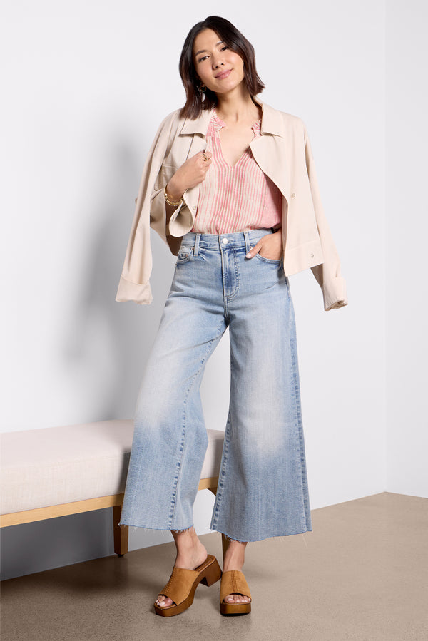 everve Petite Izzy Crop Strive