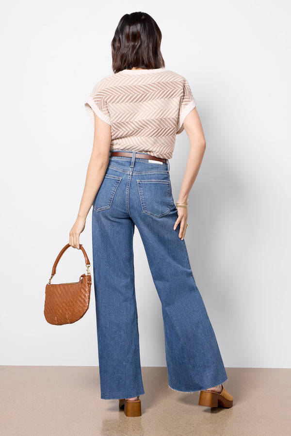 Everve Petite Izzy Study