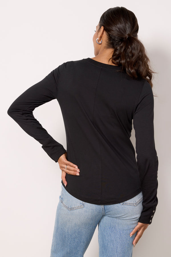Everve Peyton Snap Cuff Tee Black